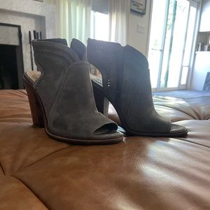 Vince Camuto - Koral Heeled Open Toed Booties
